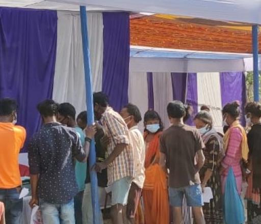 पश्चिम बंगाल में कालचीनी, अलीपुरद्वार के जेतु लाइन में चिकित्सा, टीकाकरण और ड्रेस वितरण शिविर