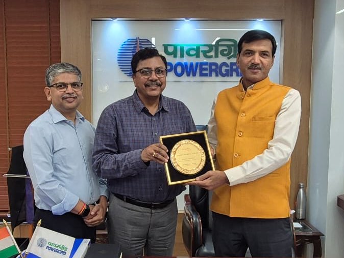 निदेशक (प्रचालन) को अनुकरणीय सेवा पुरस्कार से सम्मानित किया गया