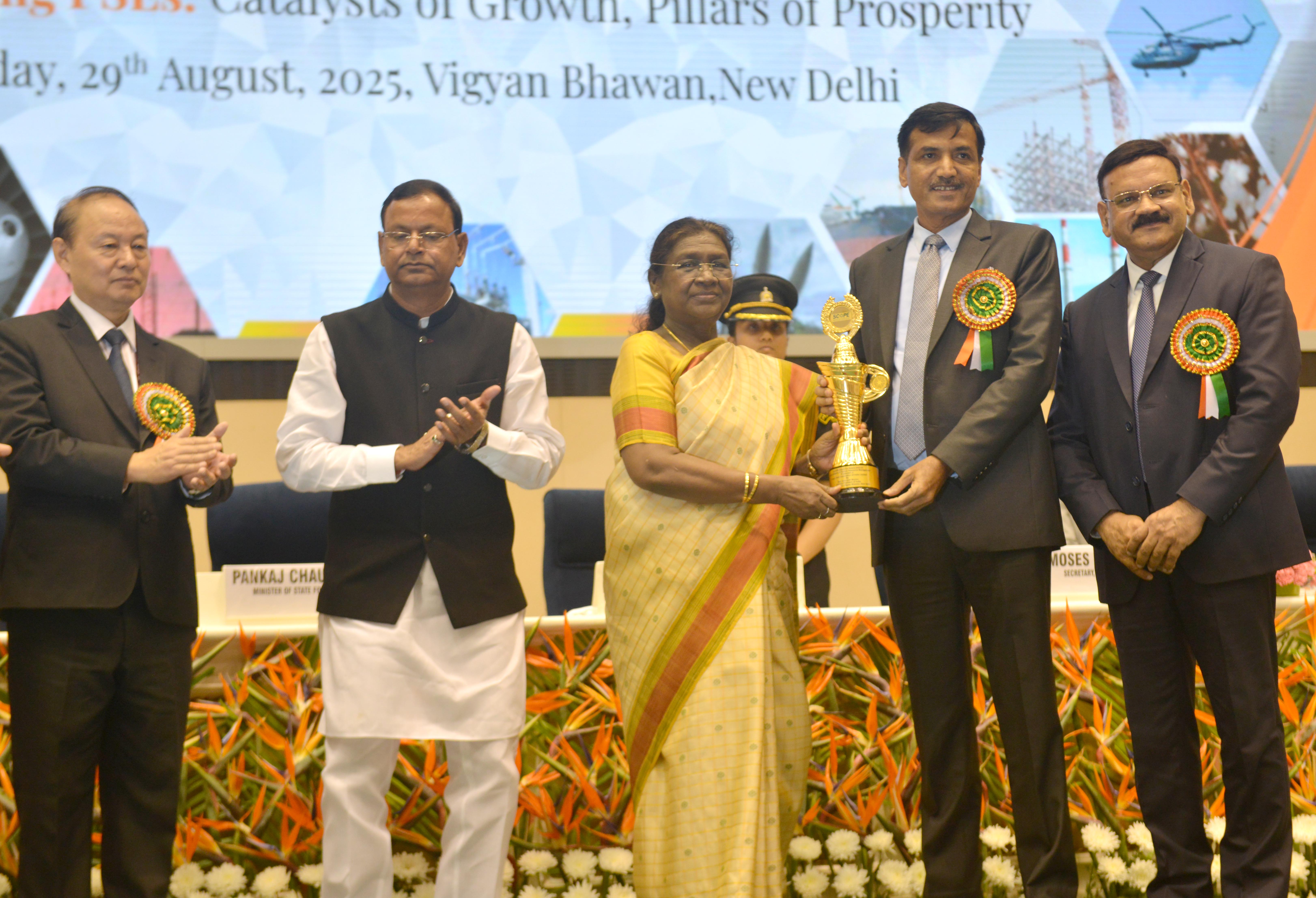 Hon’ble President Confers SCOPE Eminence Award in HR Management to POWERGRID