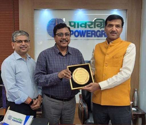 निदेशक (प्रचालन) को अनुकरणीय सेवा पुरस्कार से सम्मानित किया गया